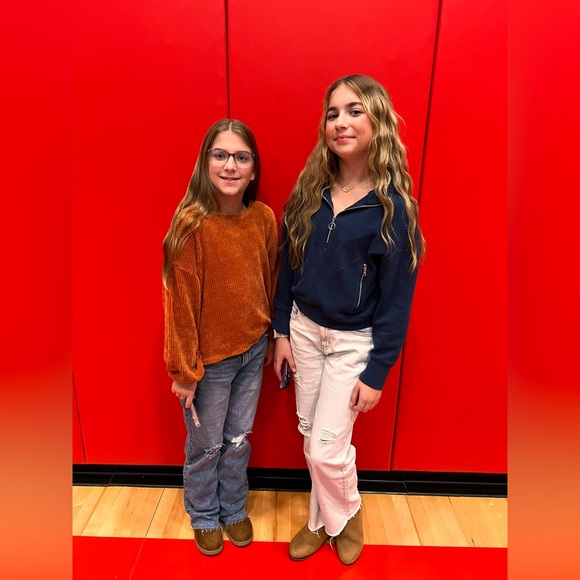 Kelly is Live! Sweet Thrift Finds! LIVE NOW!! Sweet Clara Boutique!💜 - Picture 2 of 6